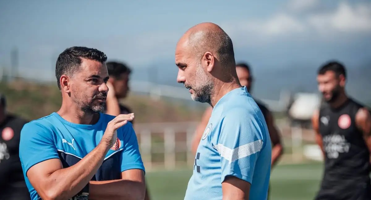 Pep Guardiola y Michel en una sesión de entrenamiento de la temporada pasada