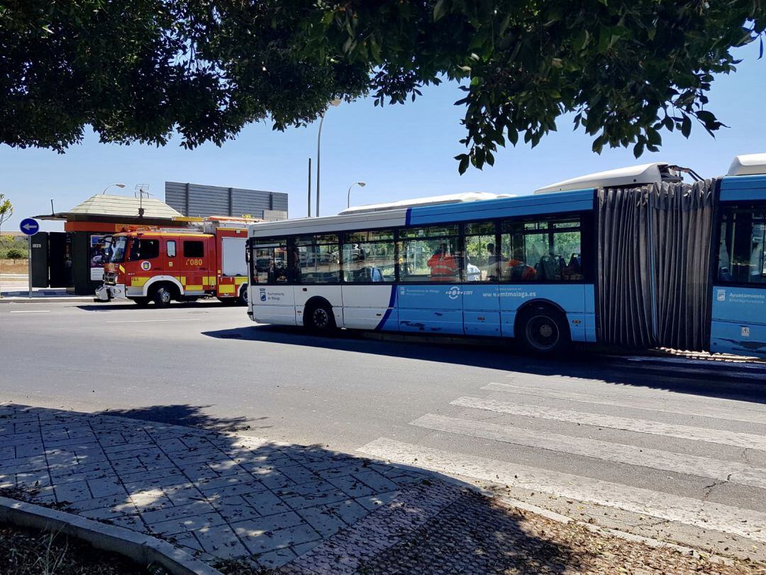 El vehículo tras el accidente que se ha producido este martes