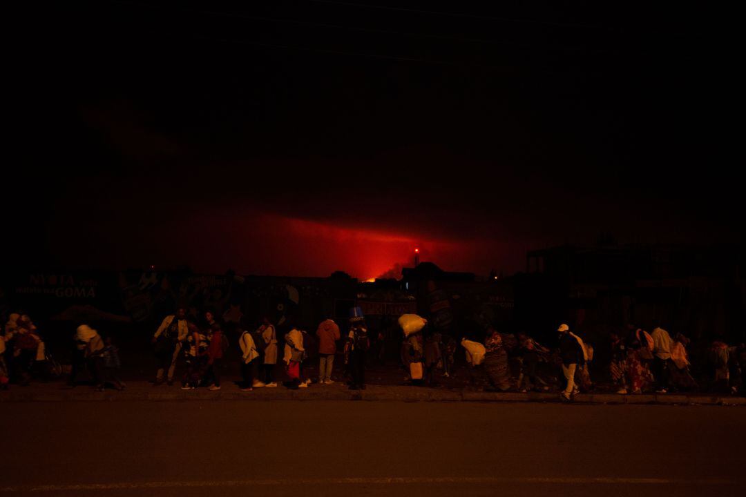 Residentes en Goma abandonan la ciudad tras el inicio de la actividad volcánica del Nyiragongo, al este de la República Democrática del Congo