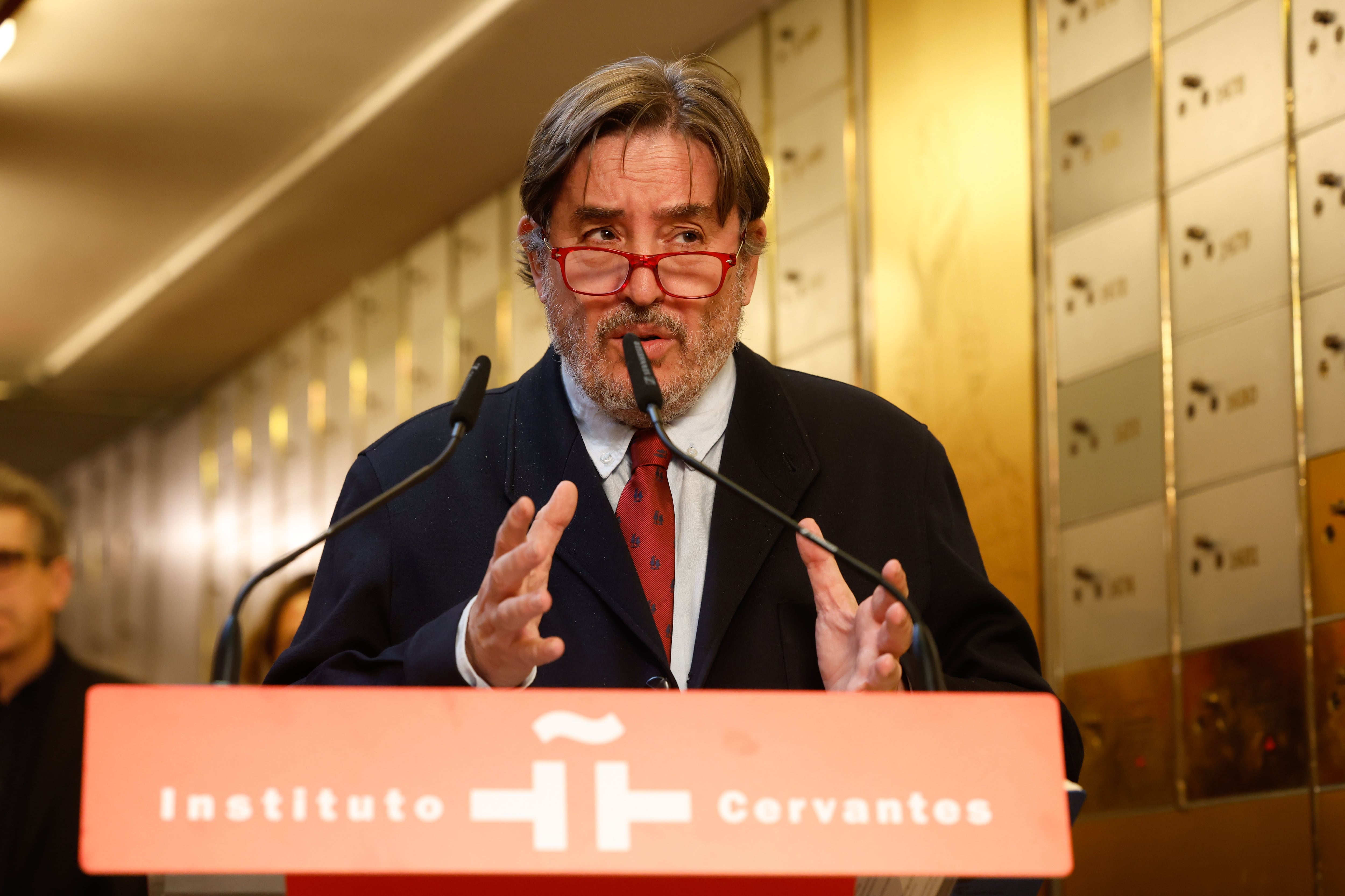 MADRID , 28/02/2024.- El director del Instituto Cervantes, Luis García Montero, interviene durante el acto en el que la Caja de las Letras del Instituto Cervantes recibe el legado in memoriam del cantaor Enrique Morente, este miércoles en la sede del Instituto Cervantes, en Madrid. EFE/ JuanJo Martin
