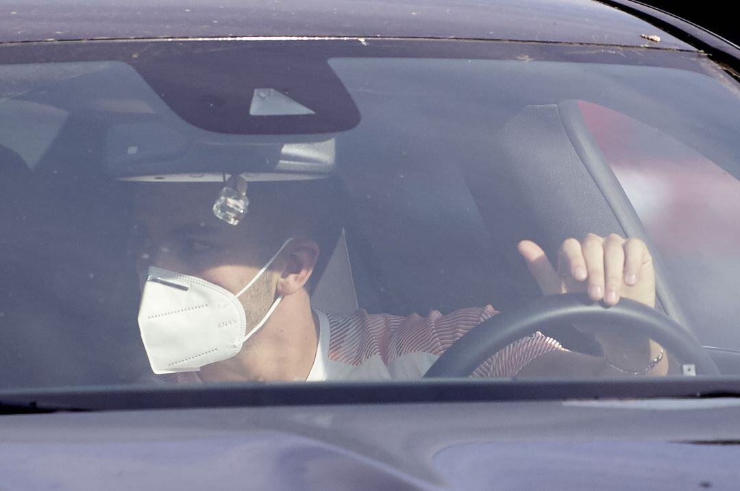 Ferran Torres llegando a la ciudad deportiva de Paterna