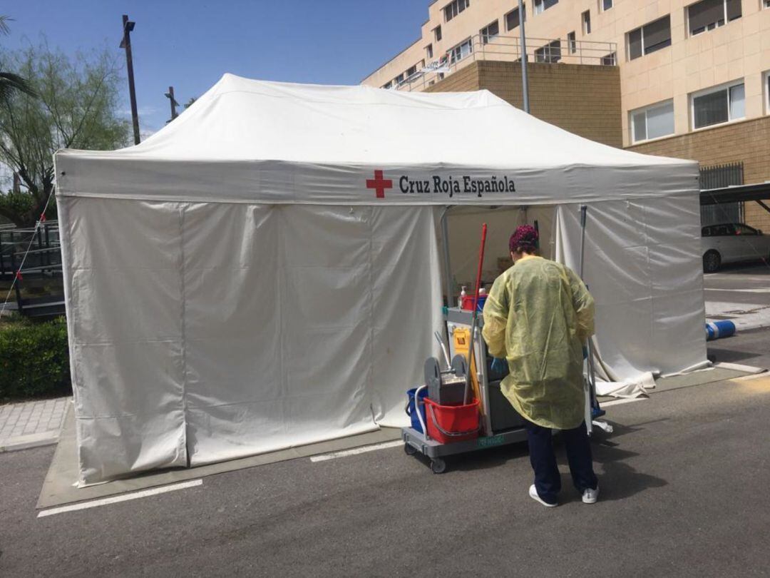 Carpa instalada en el Hospital de Elda para realizar test de coronavirus