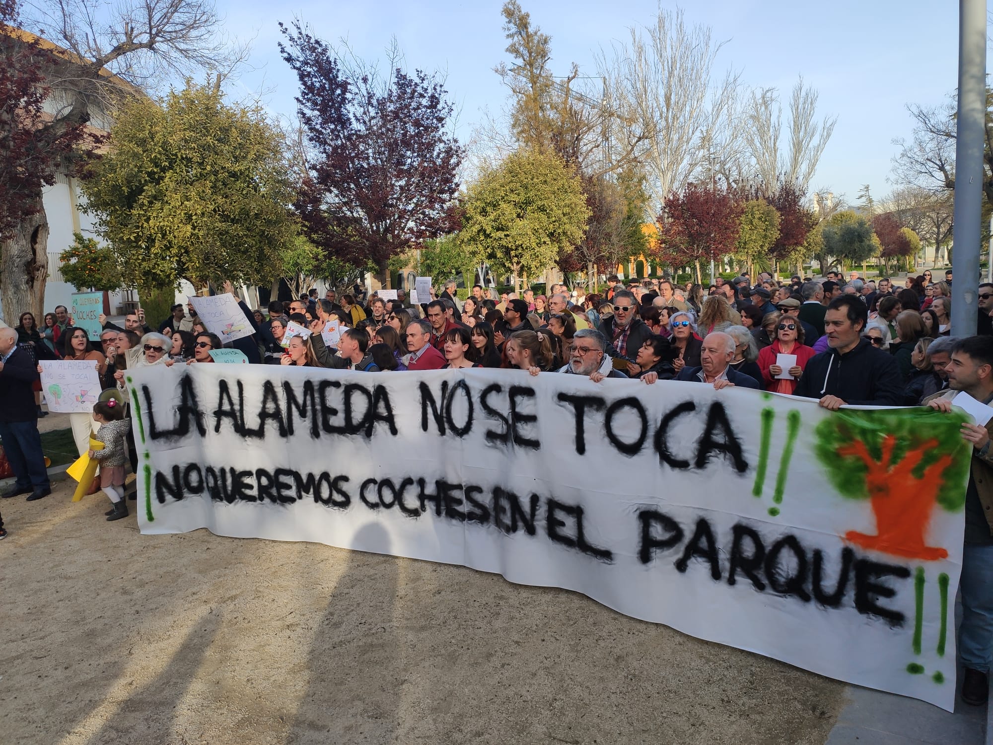 Concentración ciudadana en el Parque de la Alameda de Jaén capital