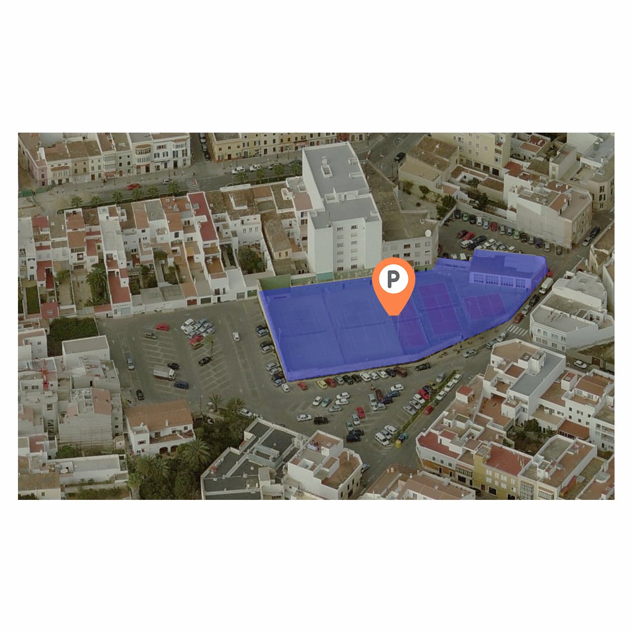 L'enderrocament de les pistes de tennis i la reordenació de la zona permetrà ampliar l'aparcament existent.