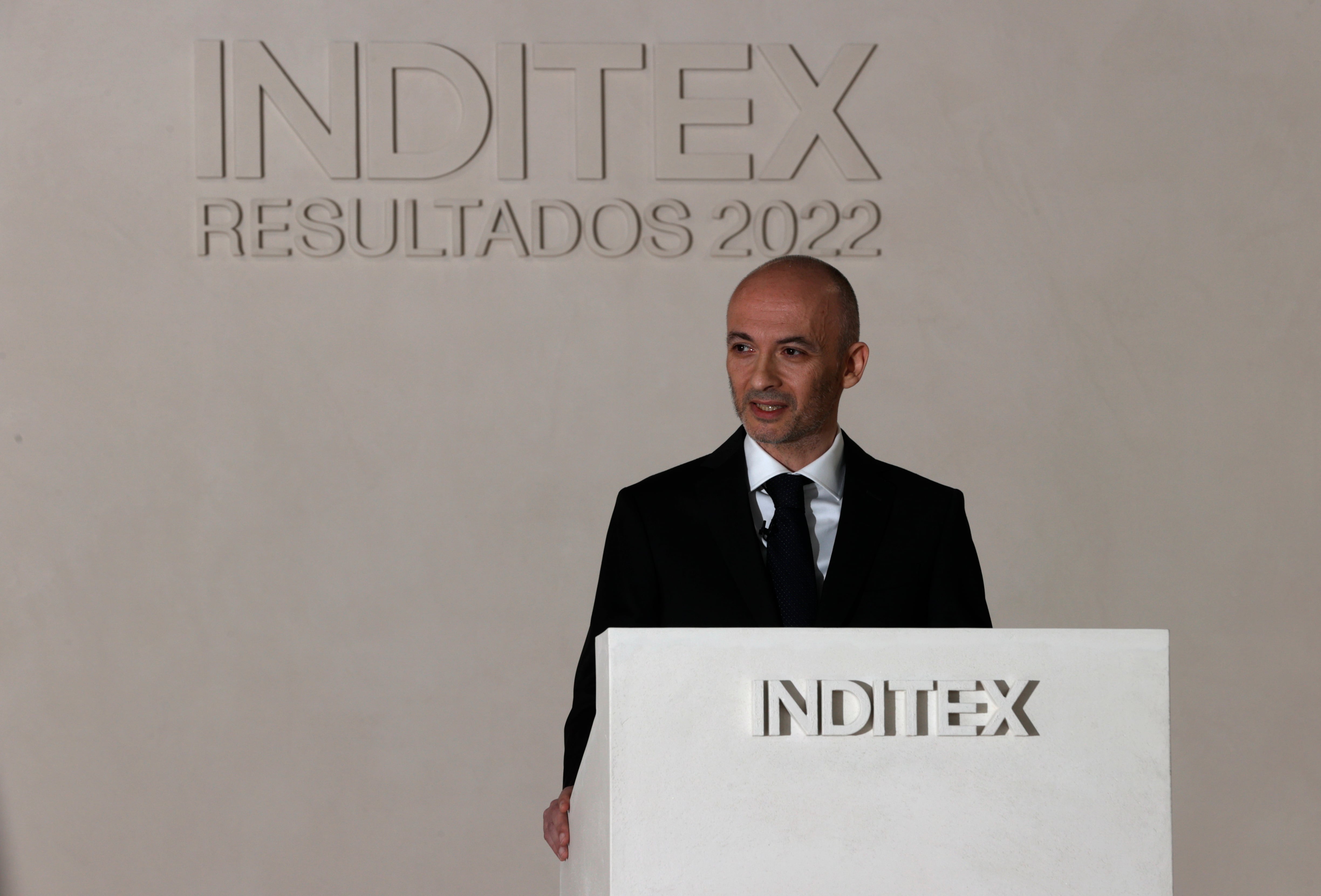 ARTEIXO (A CORUÑA), 15/03/23.- El consejero delegado de Inditex, Óscar García Maceiras, durante la presentación a los medios de comunicación de las cuentas de resultados de la multinacional en el año 2022, que, por primera vez en la historia de la mayor cotizada española, reflejan una ganancia superior a los 4.000 millones de euros. En concreto, el grupo textil ganó 4.130 millones de euros en su último ejercicio fiscal (cerrado el pasado 31 de enero), lo que supone un 13,5 por ciento más que el beneficio neto de récord que logró en 2019, antes de que estallara la pandemia de la covid-19. EFE/Cabalar
