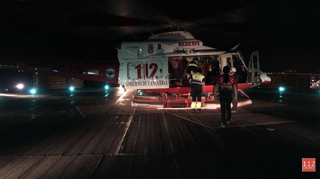 Helicóptero del 112 Cantabria a la niña alemana de 6 años que sufrió ahogamiento en Langre y falleció