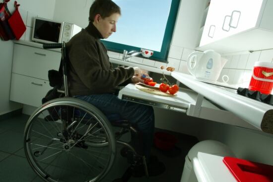 La Generalitat i les entitats de suport a la Dependència faran front comú contra l'anunci del Govern espanyol de retallar en 48 milions d'euros les aportacions per a les persones depenents.