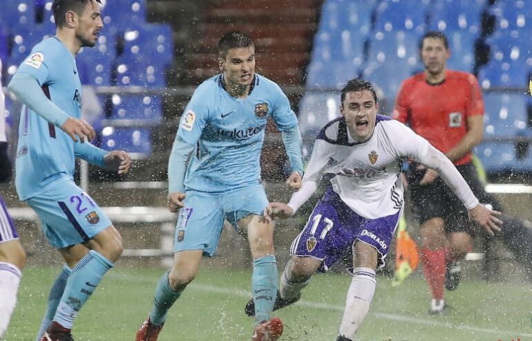 Lasure se va de la marca de un rival en el partido de la primera vuelta en La Romareda