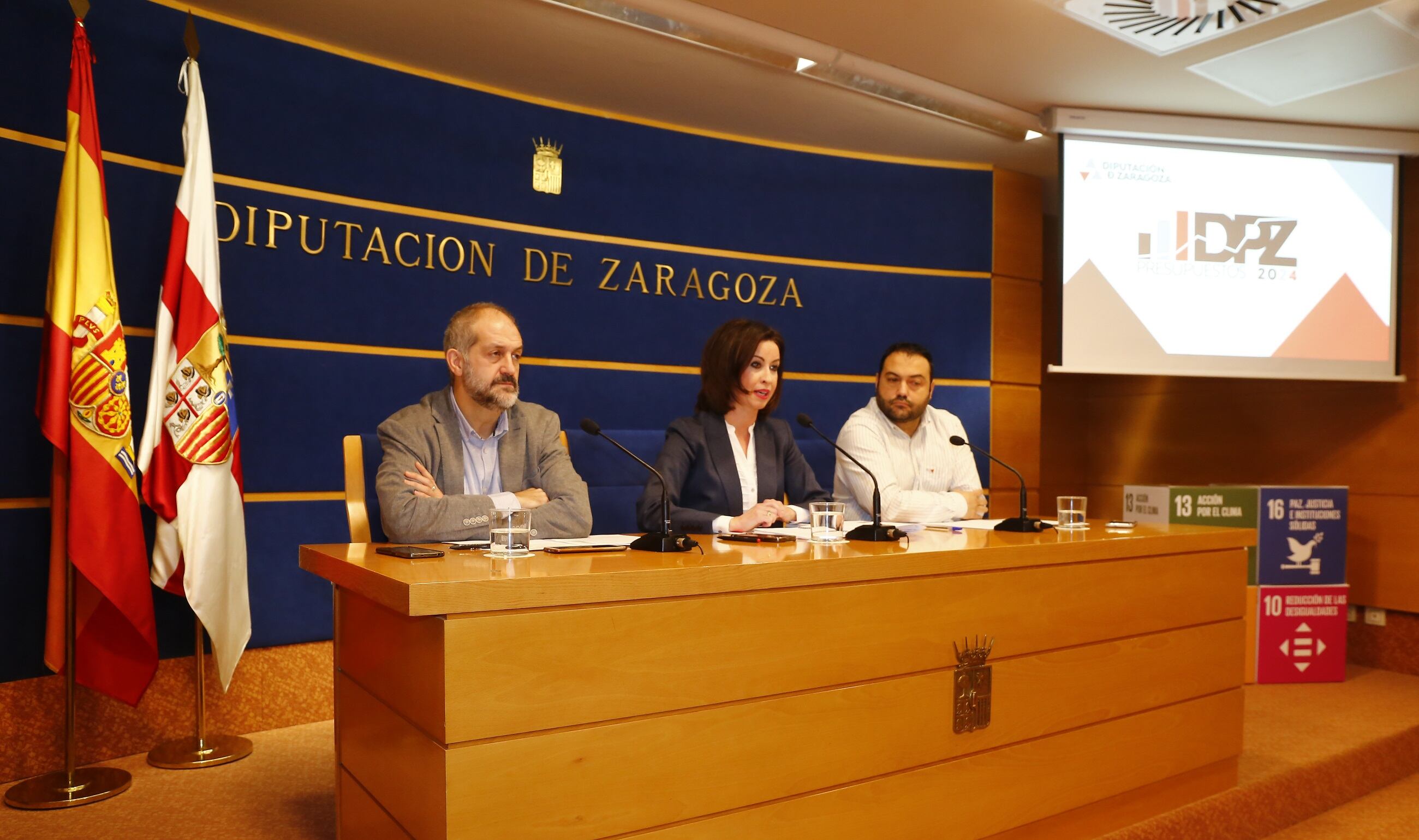 Presentación de los presupuestos de la Diputación Provincial de Zaragoza 2024: de izquierda a derecha, José Manuel Latorre, Teresa Ladrero y Rubén Estévez