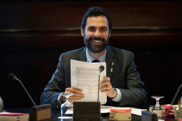 El presidente del Parlament de Cataluña, Roger Torrent, preside la reunión de la mesa