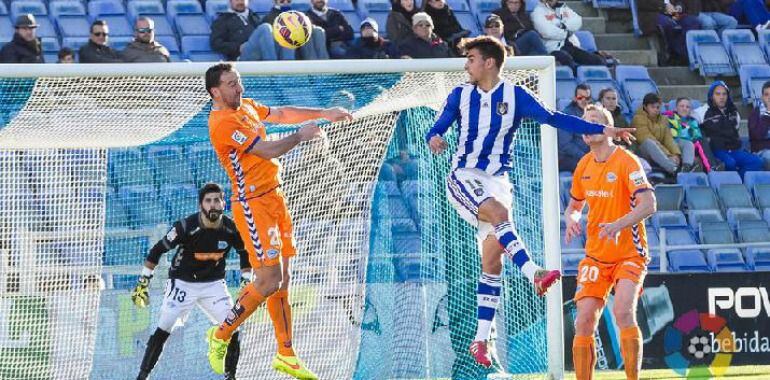 Migue volvió al once titular del Alavés tras varias semanas lesionado