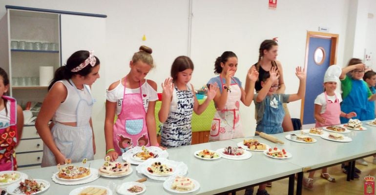 Alumnos de los talleres culinarios de Villacarrillo.