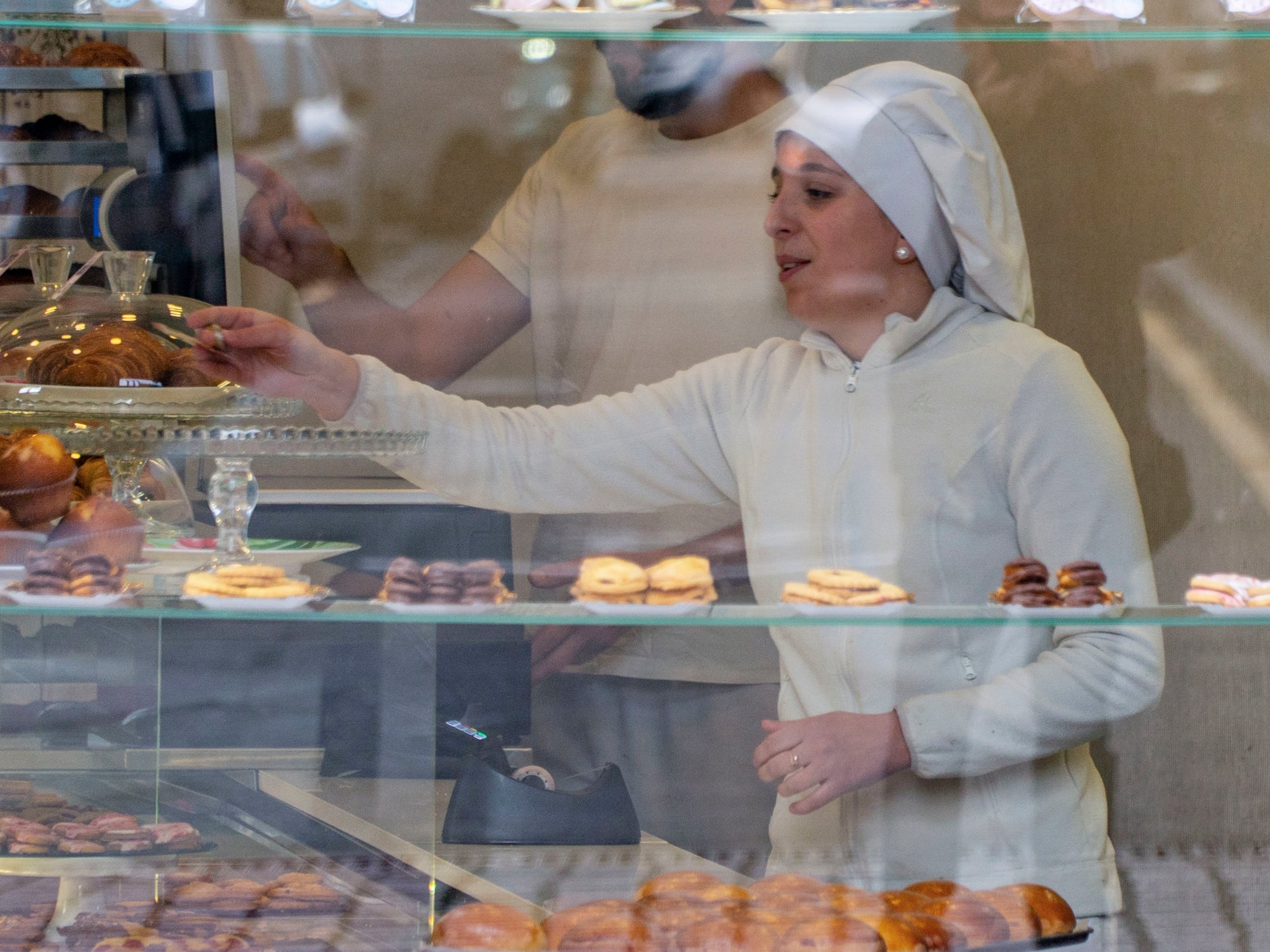 Vista de una pastelería en Santander. EFE/ Román G. Aguilera