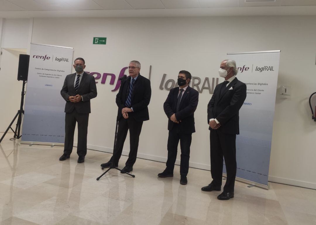 Isaías Táboas, presidente de Renfe, inaugura el Centro de Competencias Digitales junto alcalde de Linares, Raúl Caro, el presidente de la Diputación, Francisco Reyes y el presidente de Logirail.