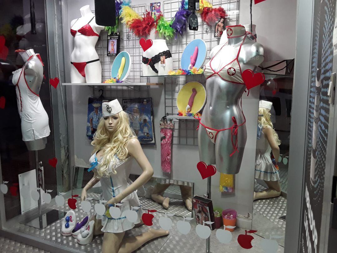 Escaparate de juguetería herótica