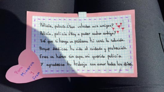 La carta que entregaron a los dos agentes