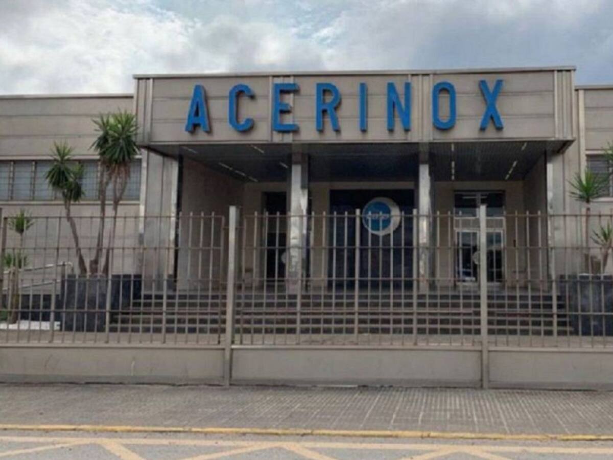 Muere un trabajador tras caer de un andamio en Acerinox
