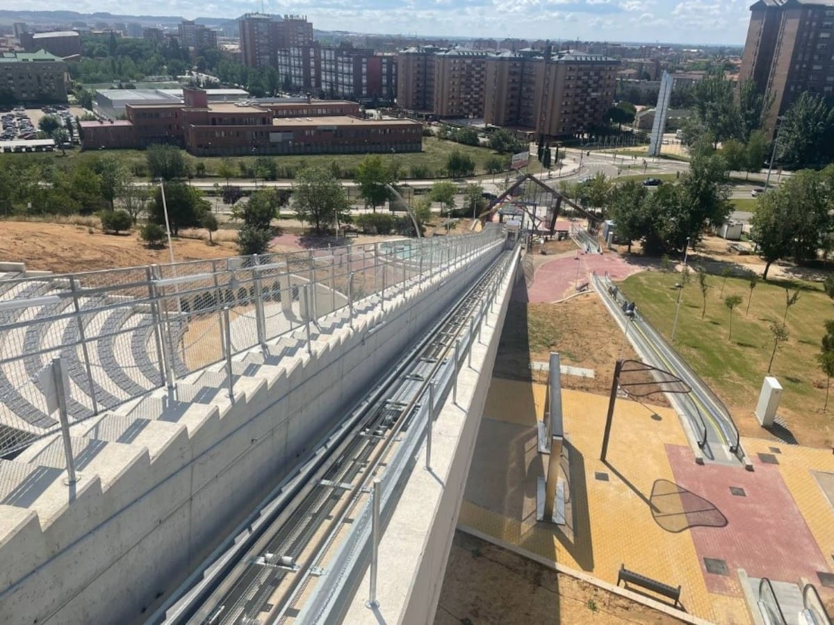 El Ayuntamiento de Valladolid pone en servicio los elevadores urbanos de la ladera este del barrio de Parquesol