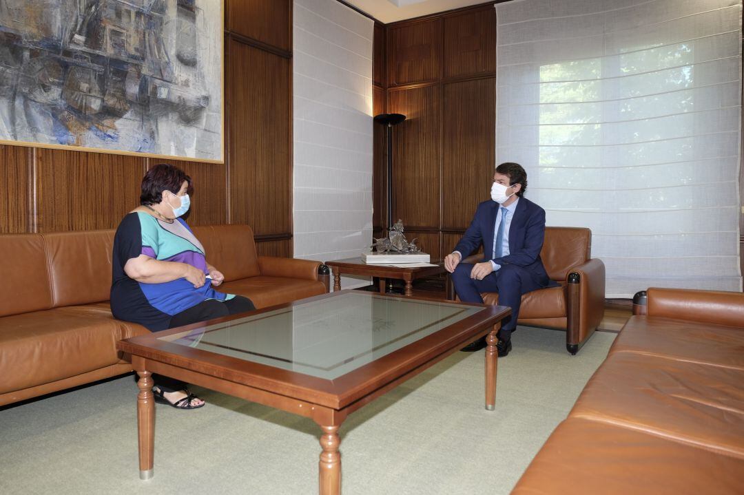 Reunión entre la alcaldesa de Segovia Clara Luquero y el presidente de la Junta Alfonso Fernández Mañueco