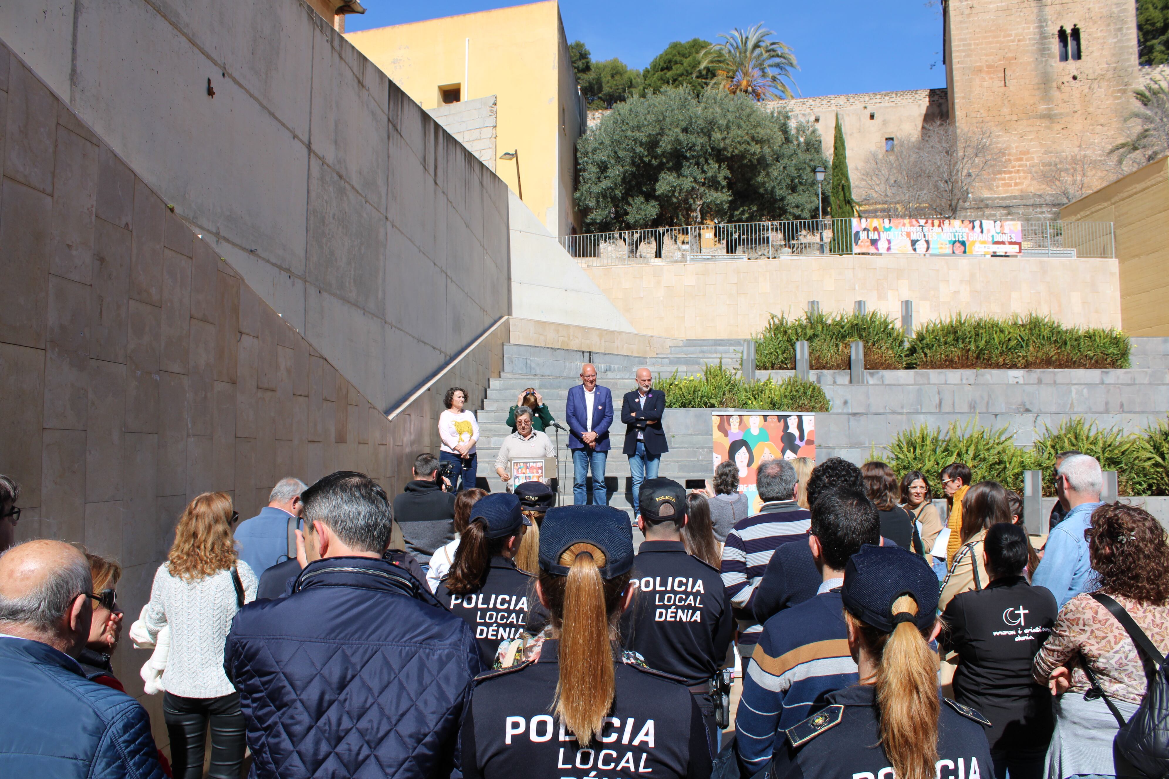 Momento del acto institucional con motivo del 8M, Día internacional a la Mujer, en Dénia.