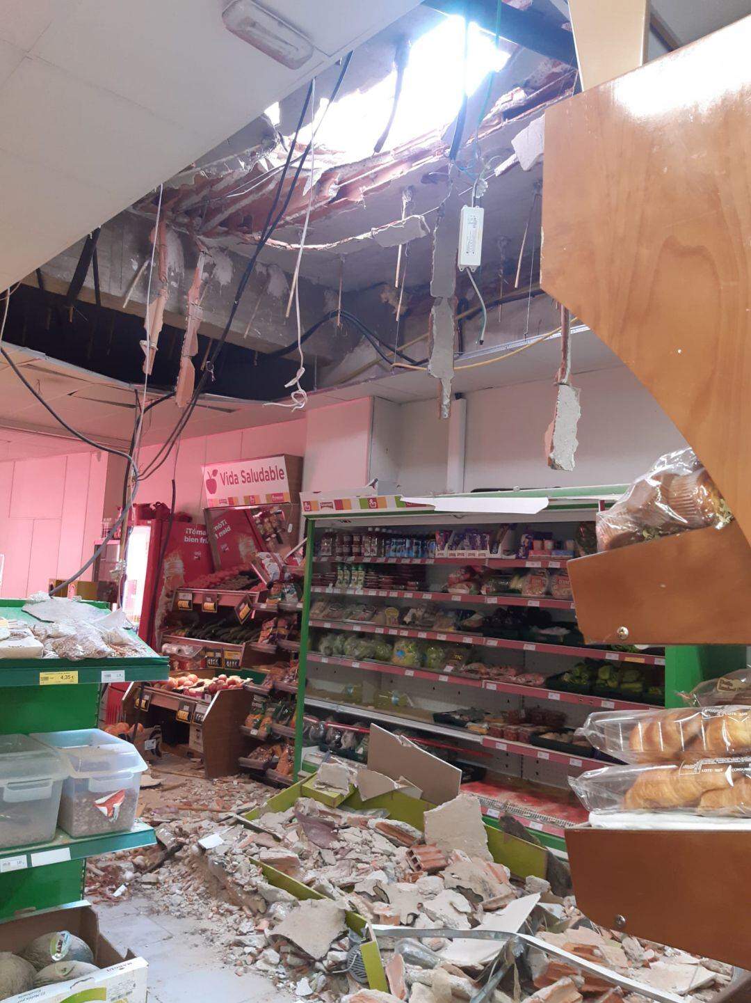 Sin heridos en el aparatoso accidente de una excavadora en el Paseo Ezequiel González