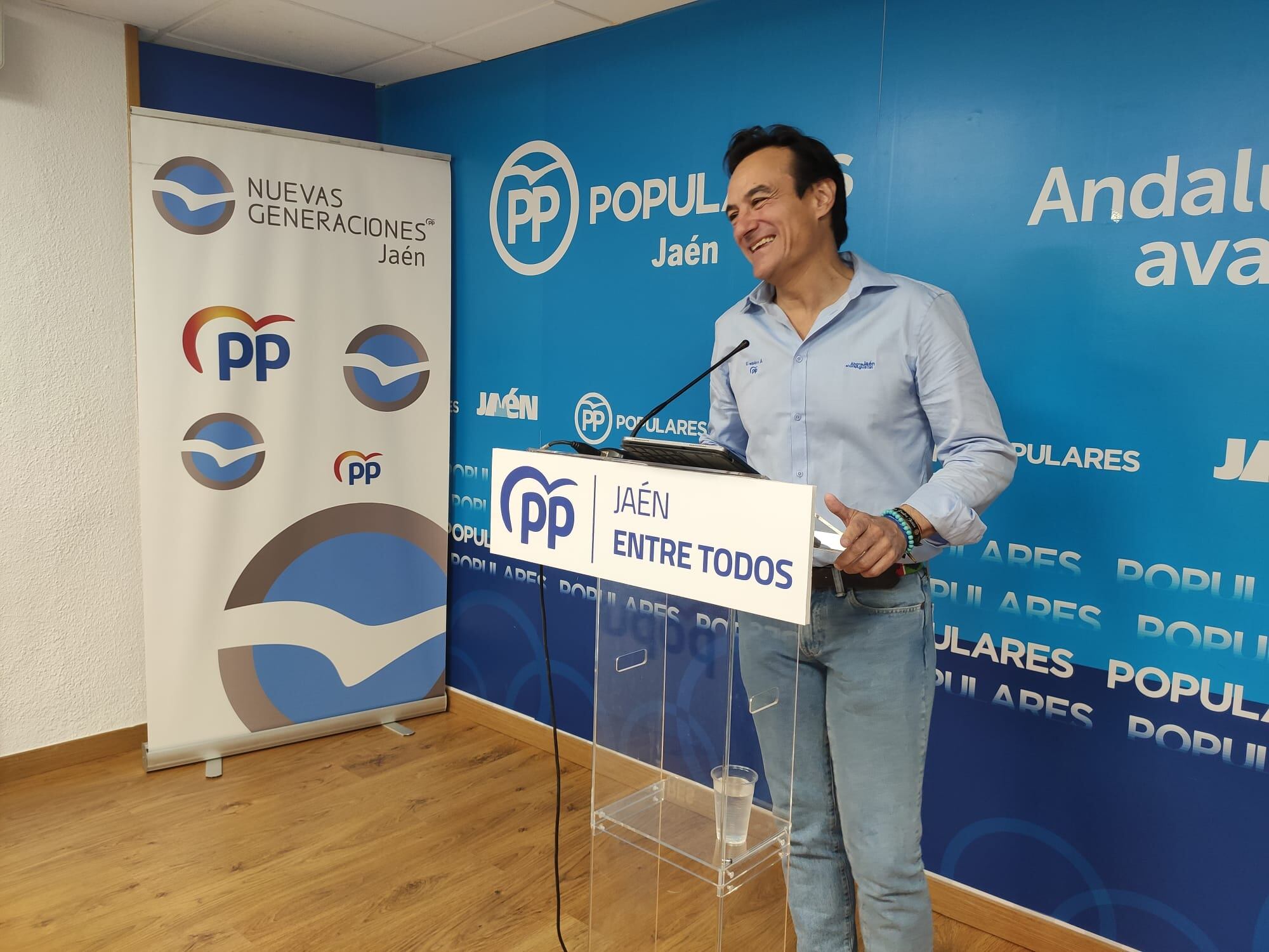 Agustín González, candidato del PP en Jaén capital, durante una rueda de prensa