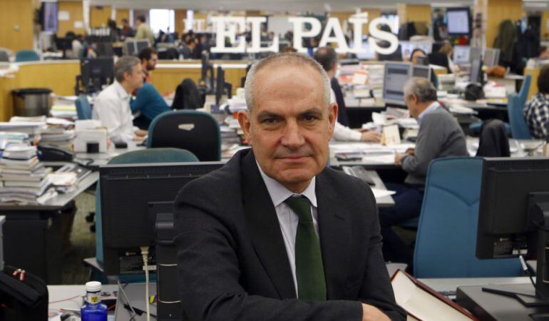 Antonio Caño en la redacción de El País