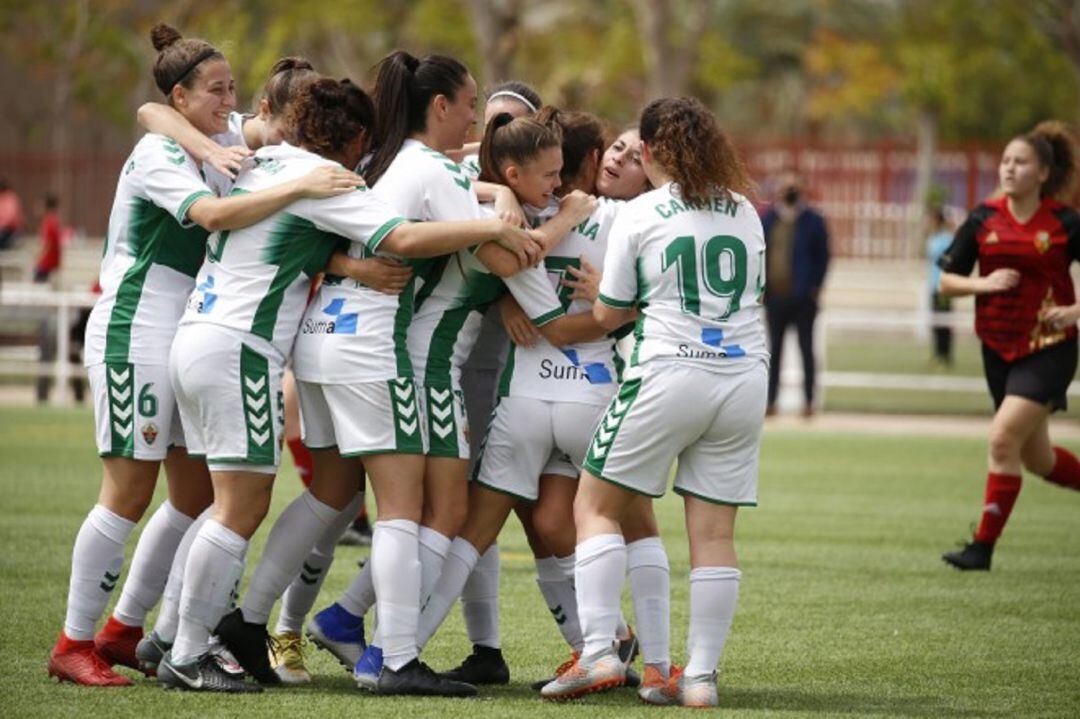 Las jugadoras del Elche celebran un gol esta temporada