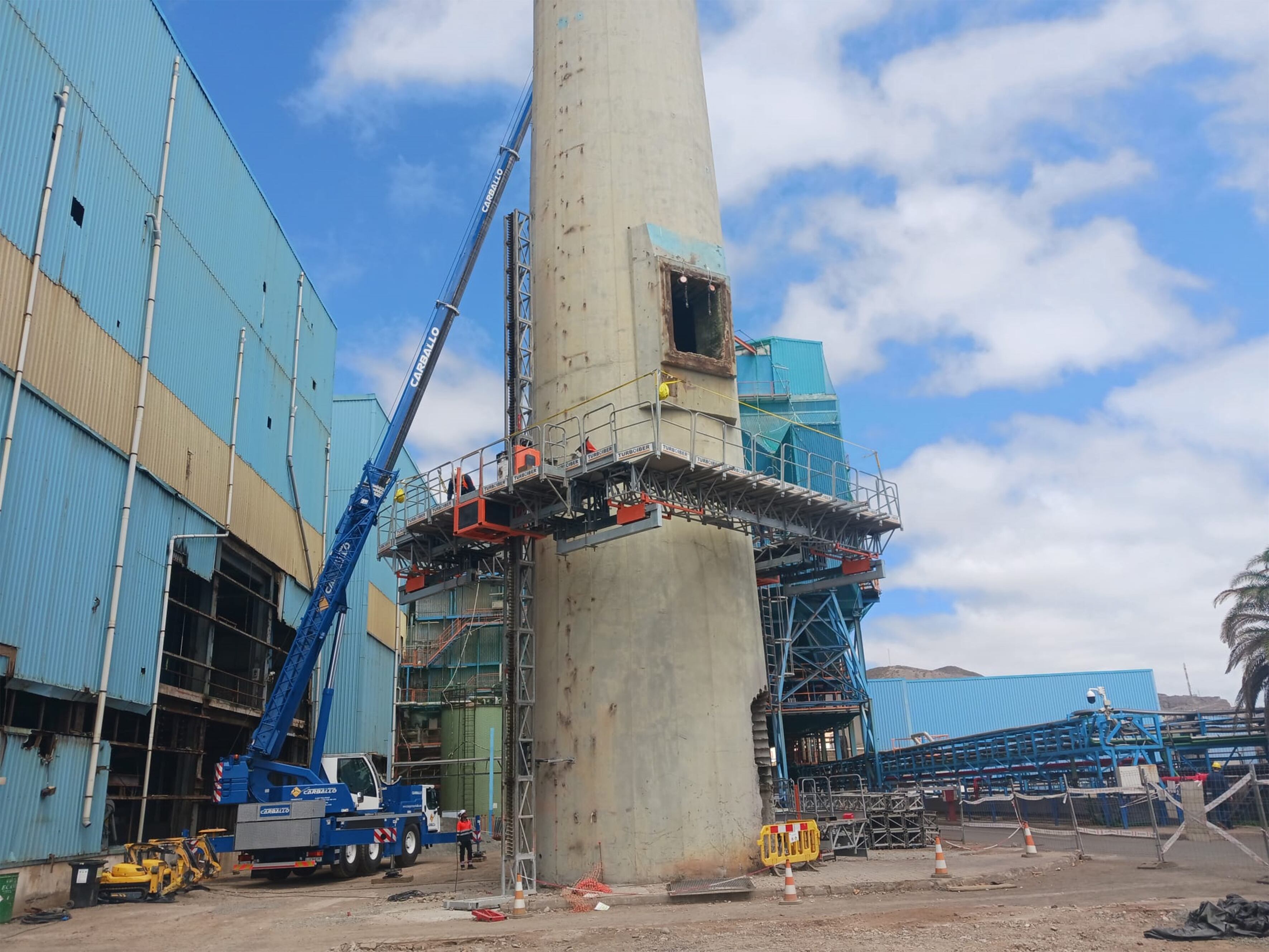 Desmantelamiento de la chimenea de Jinamar