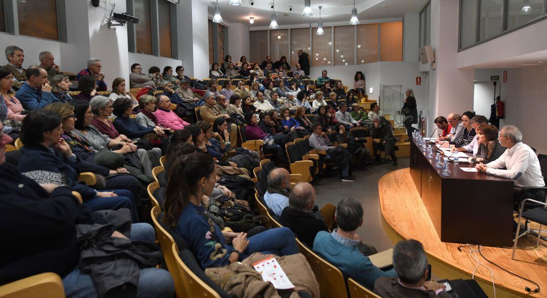 Profesionales de toda la provincia de Burgos asistieron a la reunión en el Colegio Oficial de Médicos sobre falta de profesionales en Atención Primaria