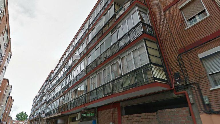 Edificio afectado por el incendio en la calle Águla