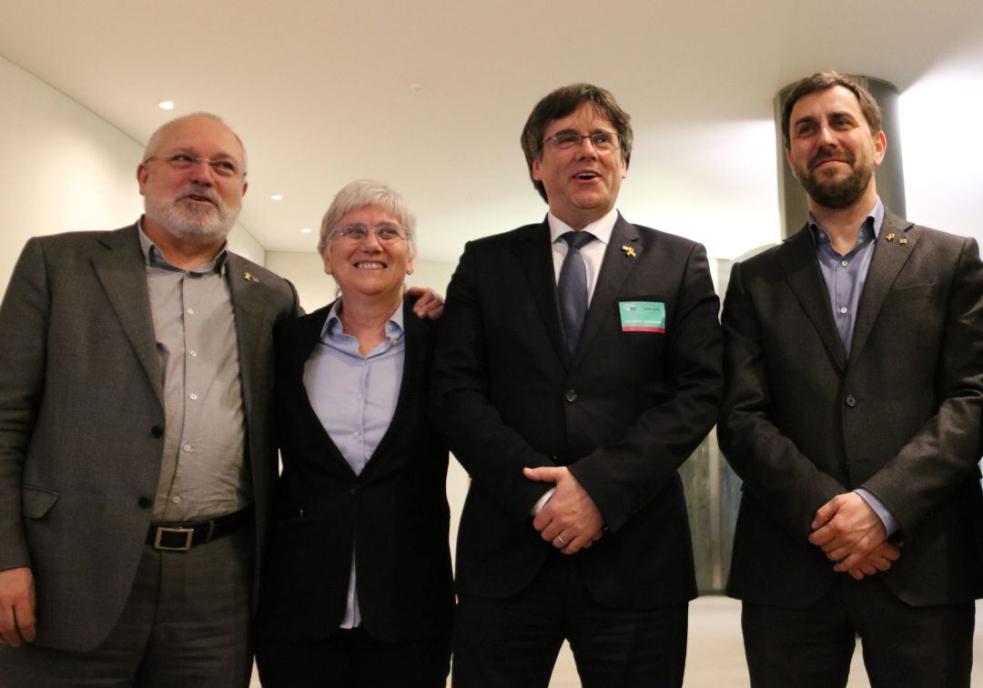 Lluís Puig, Clara Ponsatí i Toni Comín juntament amb Carles Puigdemont a Brussel·les