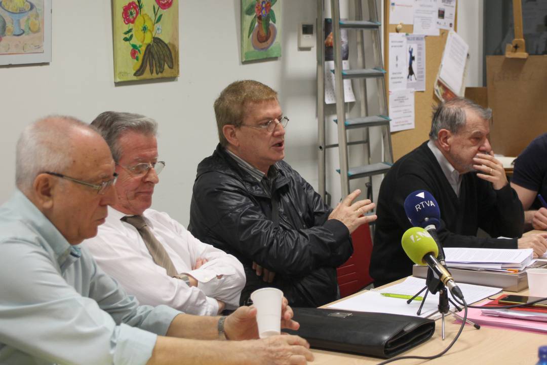 La nova junta de la Federació de la Gent Gran, encapçalada per Fèlix Zapatero, durant la roda de premsa d'aquest divendres.