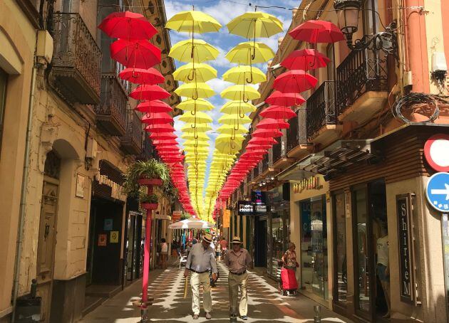 Imagen de la Calle Escuelas, durante el pasado verano 2019