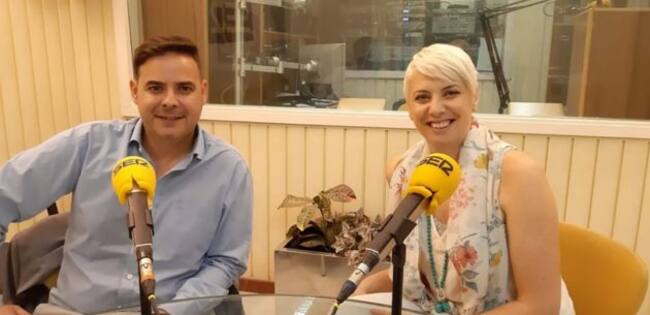 Marcos Melón y Valeria Cirillo, de la Rosticceria, en los estudios de Radio Jerez