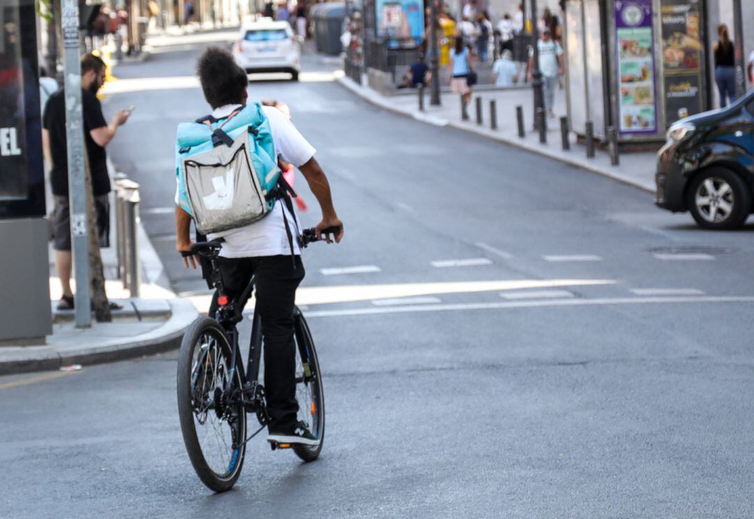 Un repartidor de Deliveroo.