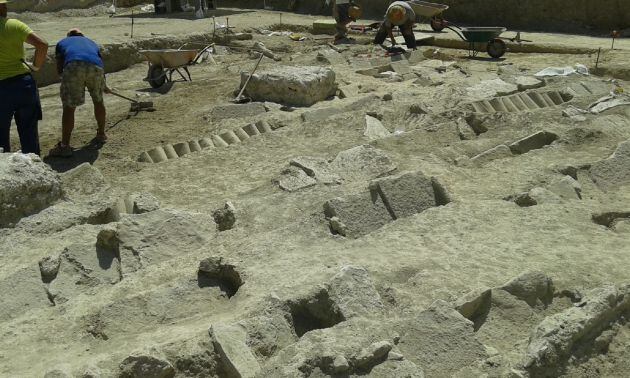 Excavaciones en la necrópolis medieval de Baza