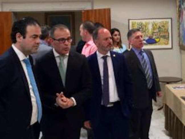 Eugenio González de Haz, Director de Ediprem, Eduardo Galán, Vicepresidente de la Federación Gallega de Judo y el Diputado Provincial, David Regades.