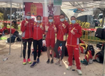 Equipo femenino absoluto, con Estela Navascués.