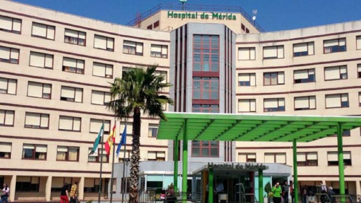 ENTREVISTA FELIX GARCIA CCOO Y NATALIA TRABAJADORA LIMPIEZA HOSPITAL