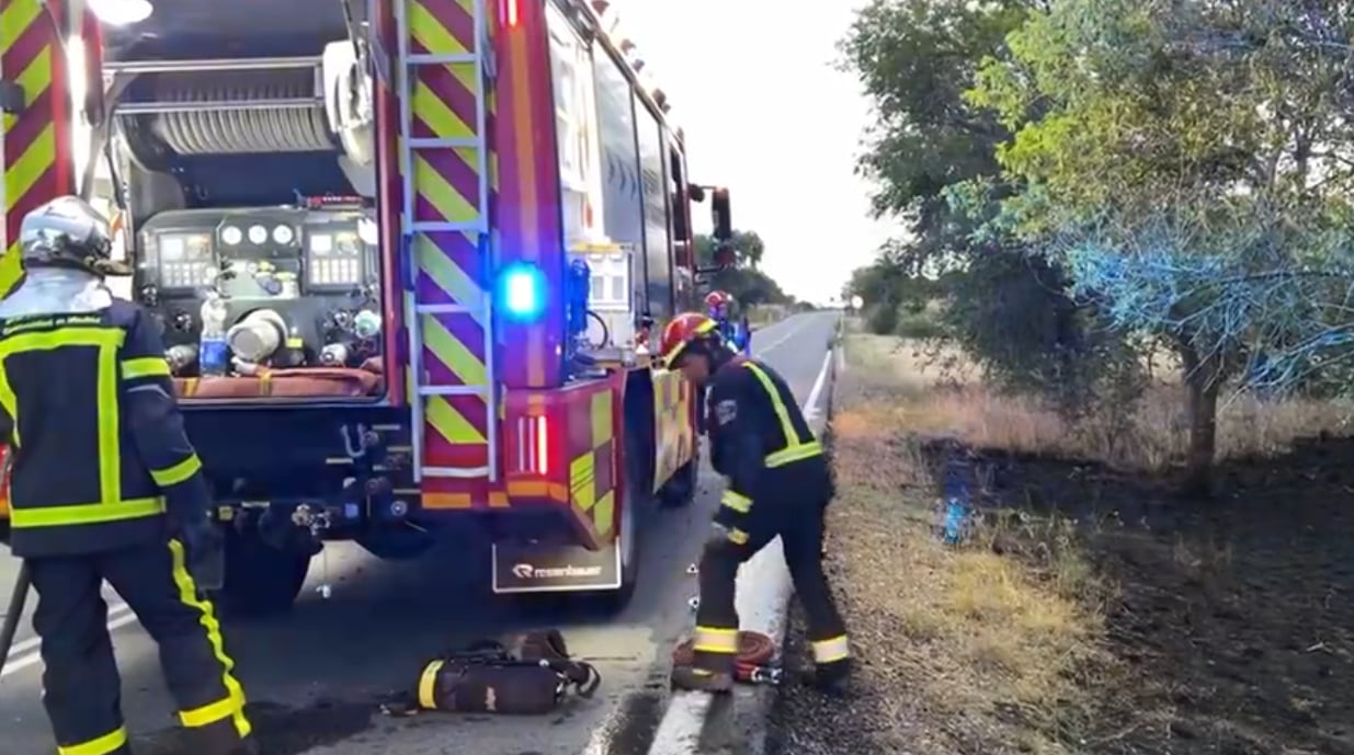 Muere un hombre calcinado tras chocar su coche contra un árbol en Colmenar Viejo