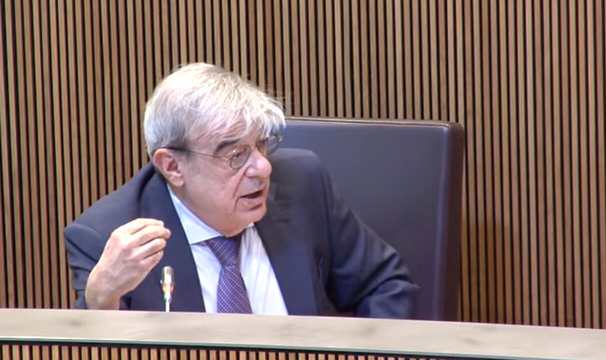 El ministre de Relacions Institucionals, Ladislau Baró, durant la sessió de control al Govern d'aquest dijous al Consell General