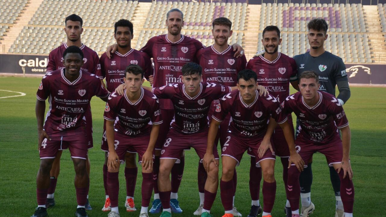 El once inicial del Antequera CF en Jaén