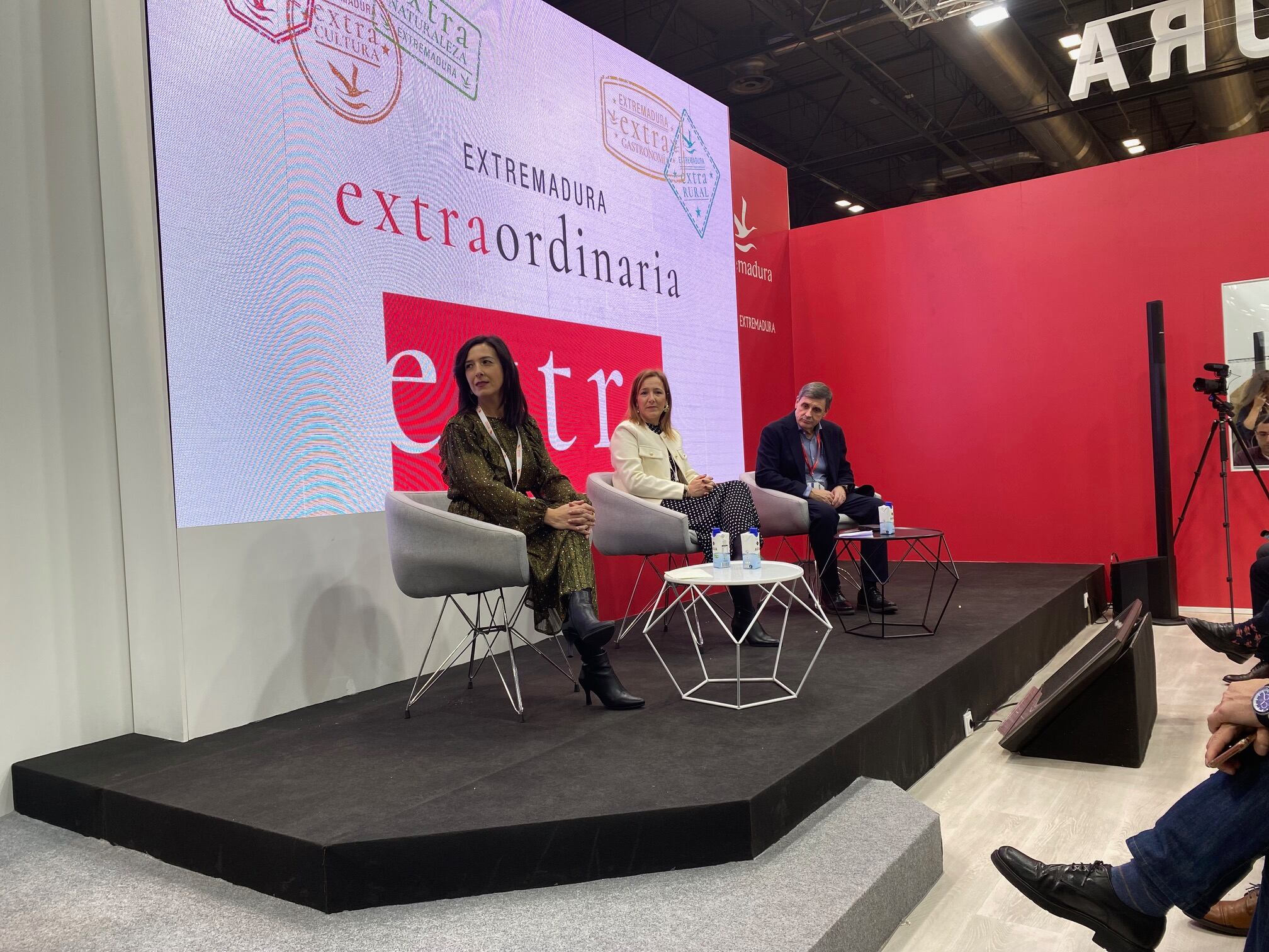 Representantes de la Diputación de Cáceres durante su presentación en Fitur.