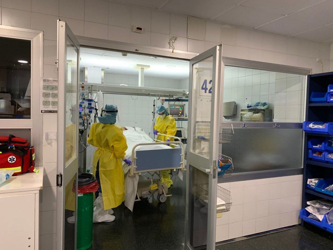 Archivo - El Hospital Regional de Málaga pone en marcha una consulta de seguimiento post COVID-19