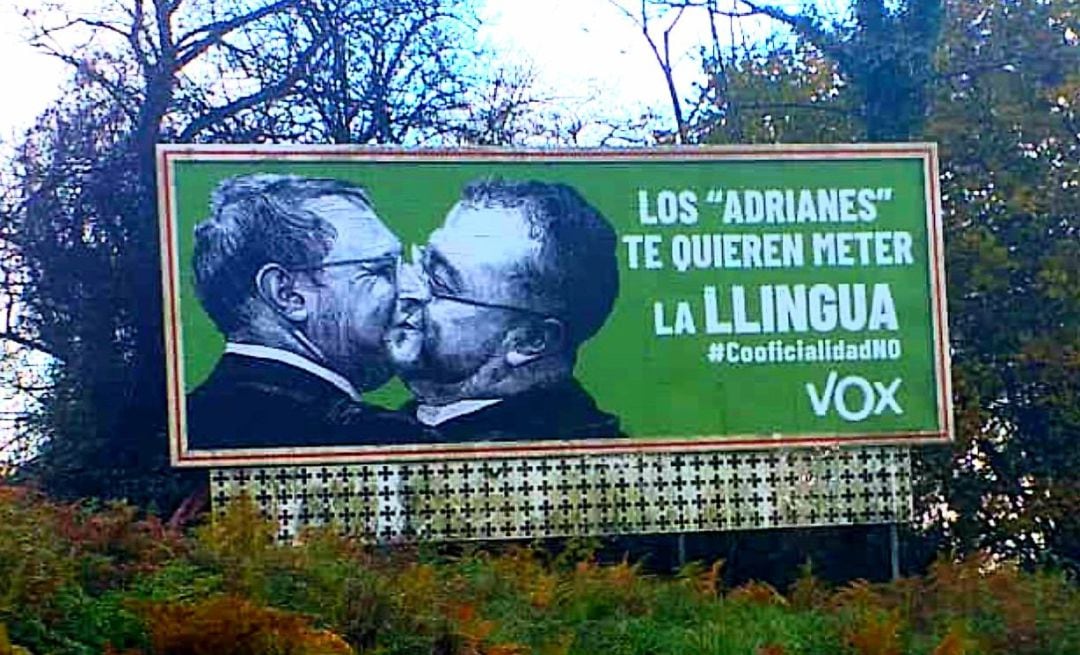 Valla publicitaria que ha colocado Vox a la entrada de la capital. 