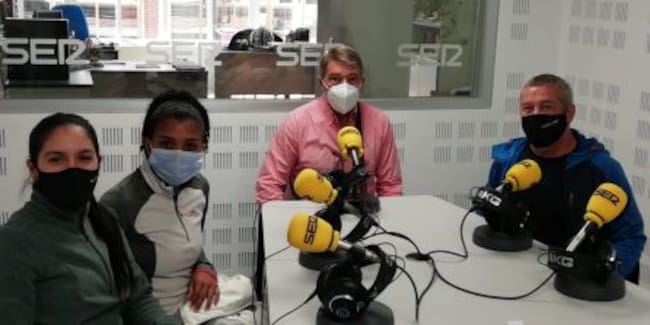 Las dos estrellas del Salesianos Femenino, junto a las dos estrellas de nuestra sección "De rosca"