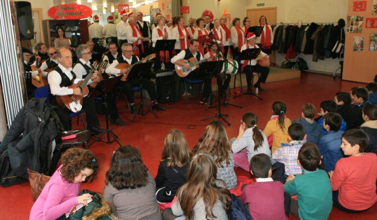 Encuentro entre mayores y alumnos del CEIP Carmen Iglesias de Tres Cantos