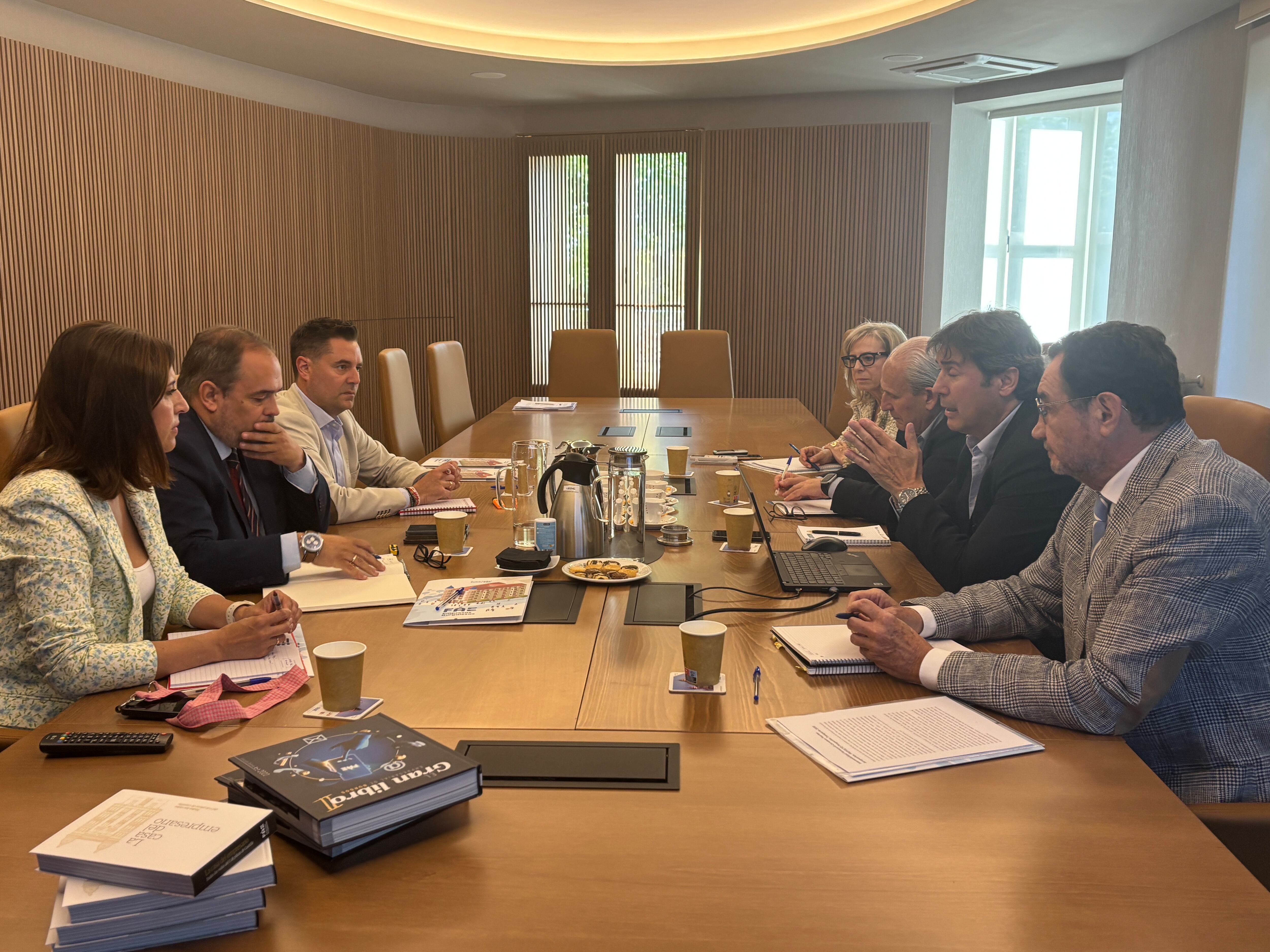 Reunión celebrada entre FAE Burgos y el Comisionado del Gobierno