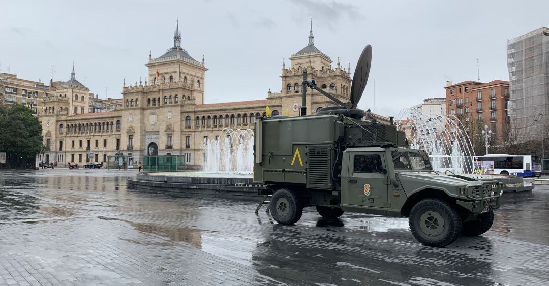 La UME frente a la Academia de Caballería